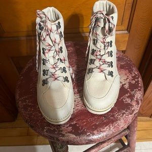 Crown Vintage Hiking Boots.  Women’s 7.5M.